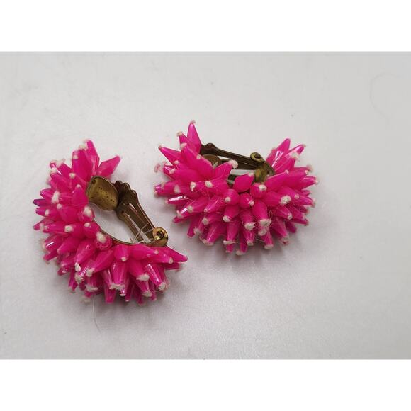 Vintage Austria Hot Pink Plastic Spike Bead Clip On Earrings 1950s - Picture 4 of 9